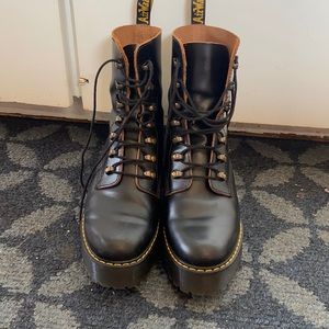 Dr. Martens Leona Boot